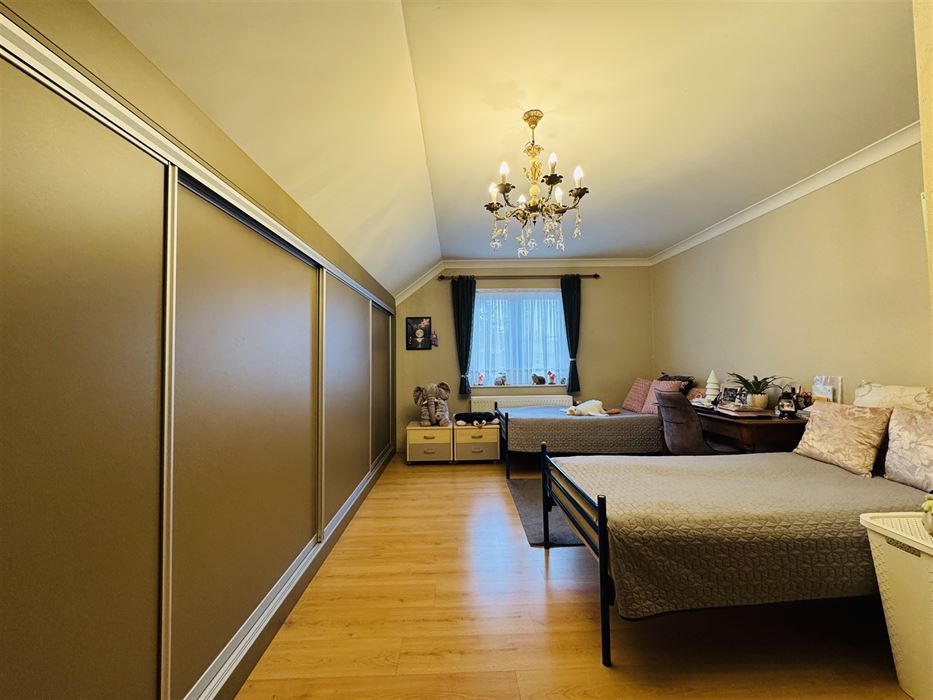 Hoeve met paardenaccomodatie.