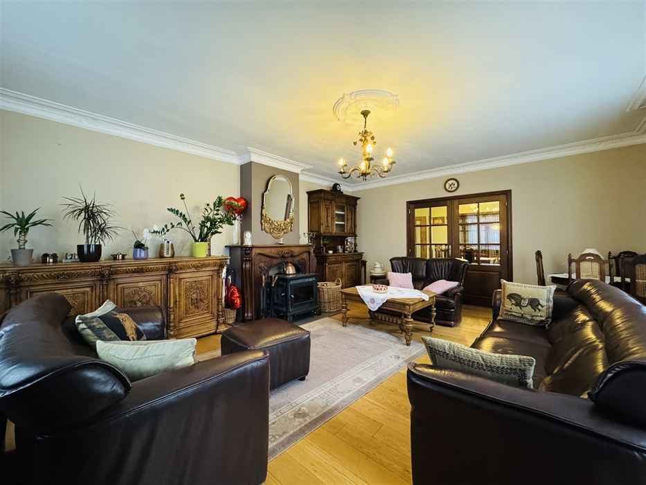 Hoeve met paardenaccomodatie.