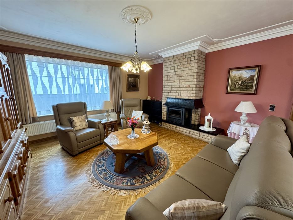 Vrijstaande woning die gebruikt kan worden als twee-woonst