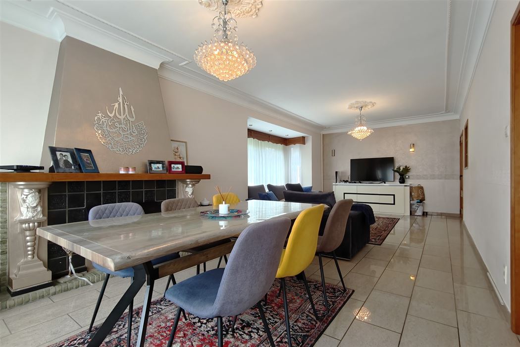 Statige woning op 9a15ca met 4 slpk. in verzorgde woonwijk te Kesselt