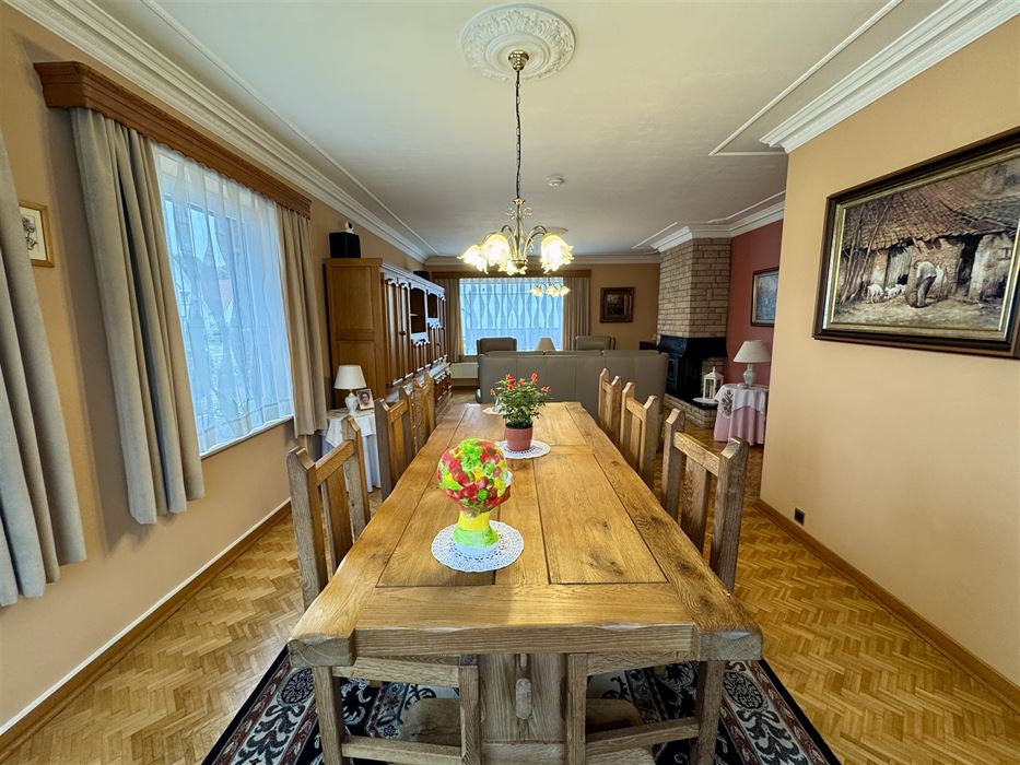 Vrijstaande woning die gebruikt kan worden als twee-woonst