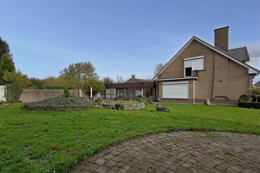 Statige woning op 9a15ca met 4 slpk. in verzorgde woonwijk te Kesselt
