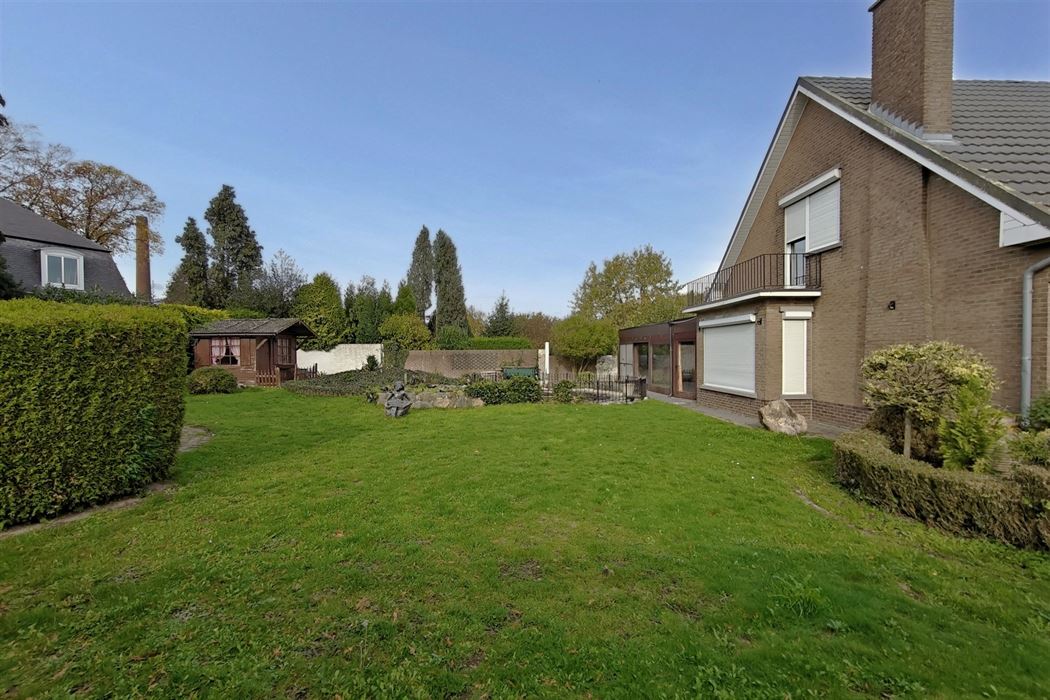 Statige woning op 9a15ca met 4 slpk. in verzorgde woonwijk te Kesselt