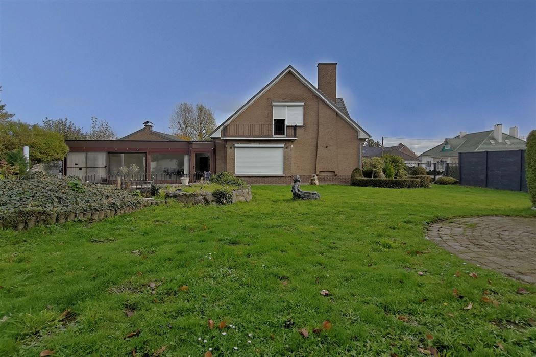 Statige woning op 9a15ca met 4 slpk. in verzorgde woonwijk te Kesselt