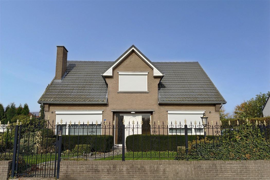 Statige woning op 9a15ca met 4 slpk. in verzorgde woonwijk te Kesselt