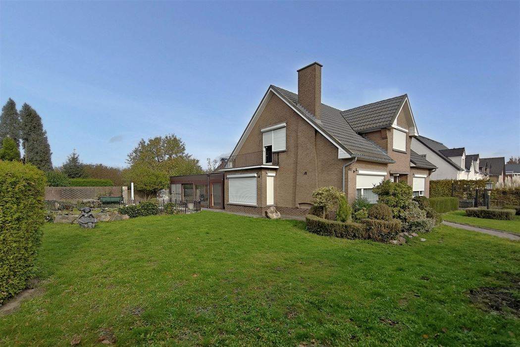 Statige woning op 9a15ca met 4 slpk. in verzorgde woonwijk te Kesselt