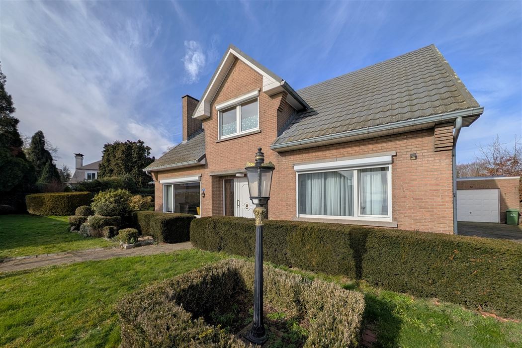 Statige woning op 9a15ca met 4 slpk. in verzorgde woonwijk te Kesselt