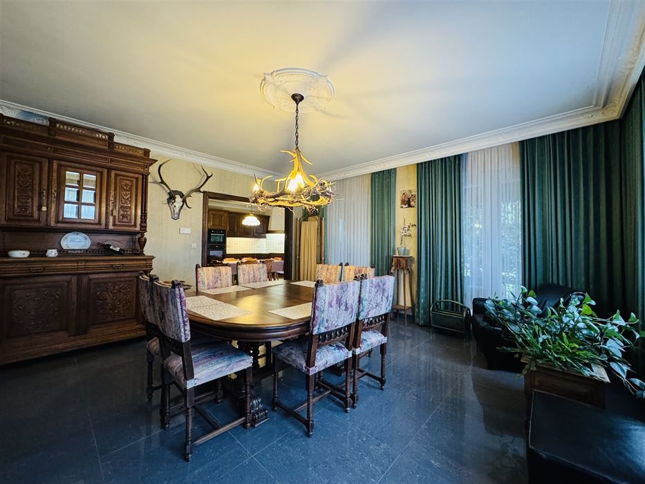 Hoeve met paardenaccomodatie.