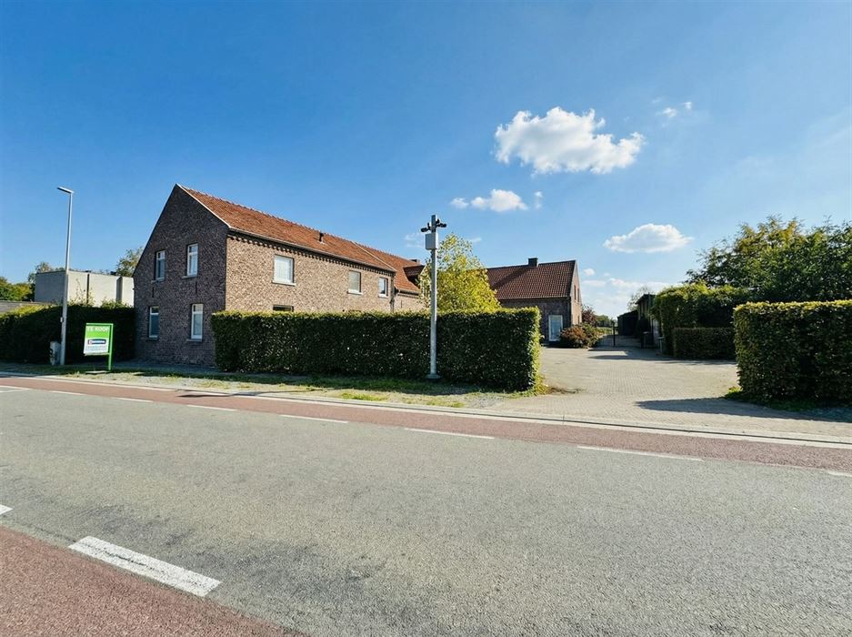 Hoeve met paardenaccomodatie.