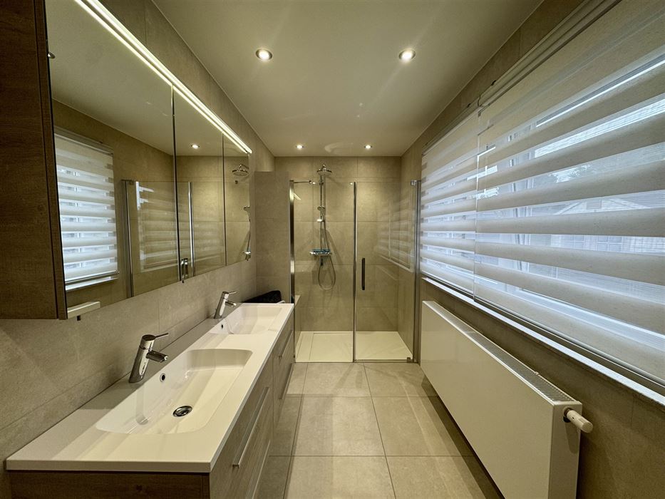 Vrijstaande woning die gebruikt kan worden als twee-woonst