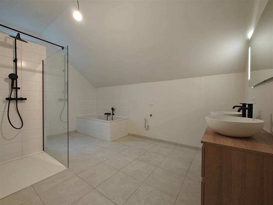 Nieuwbouwwoning te vucht met 3 slaapkamers - 6% BTW mogelijk