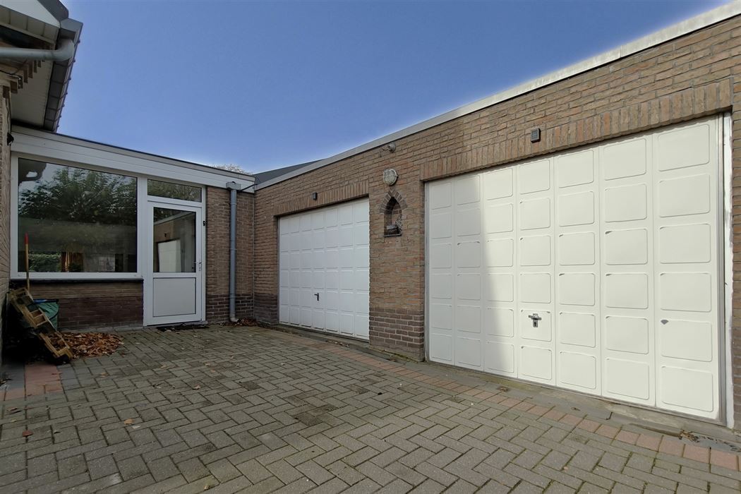 Statige woning op 9a15ca met 4 slpk. in verzorgde woonwijk te Kesselt