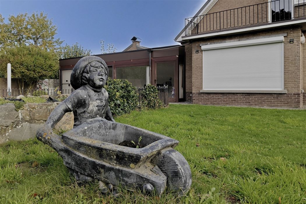 Statige woning op 9a15ca met 4 slpk. in verzorgde woonwijk te Kesselt