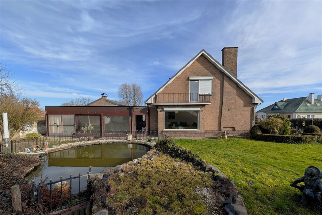 Statige woning op 9a15ca met 4 slpk. in verzorgde woonwijk te Kesselt