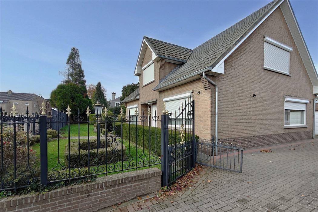Statige woning op 9a15ca met 4 slpk. in verzorgde woonwijk te Kesselt