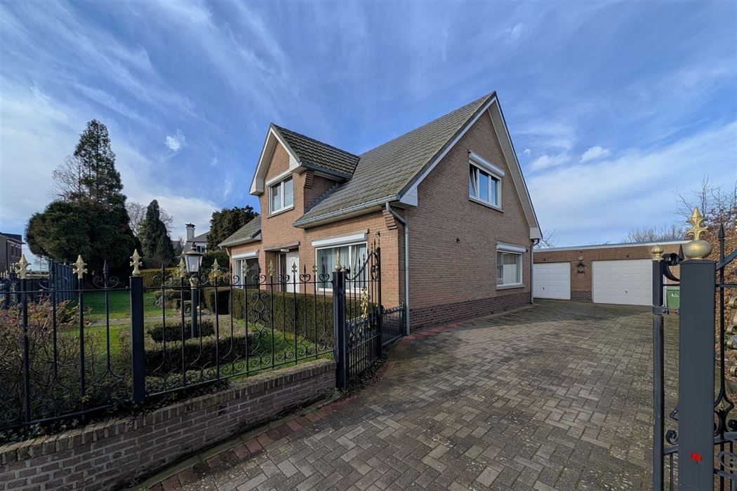 Statige woning op 9a15ca met 4 slpk. in verzorgde woonwijk te Kesselt