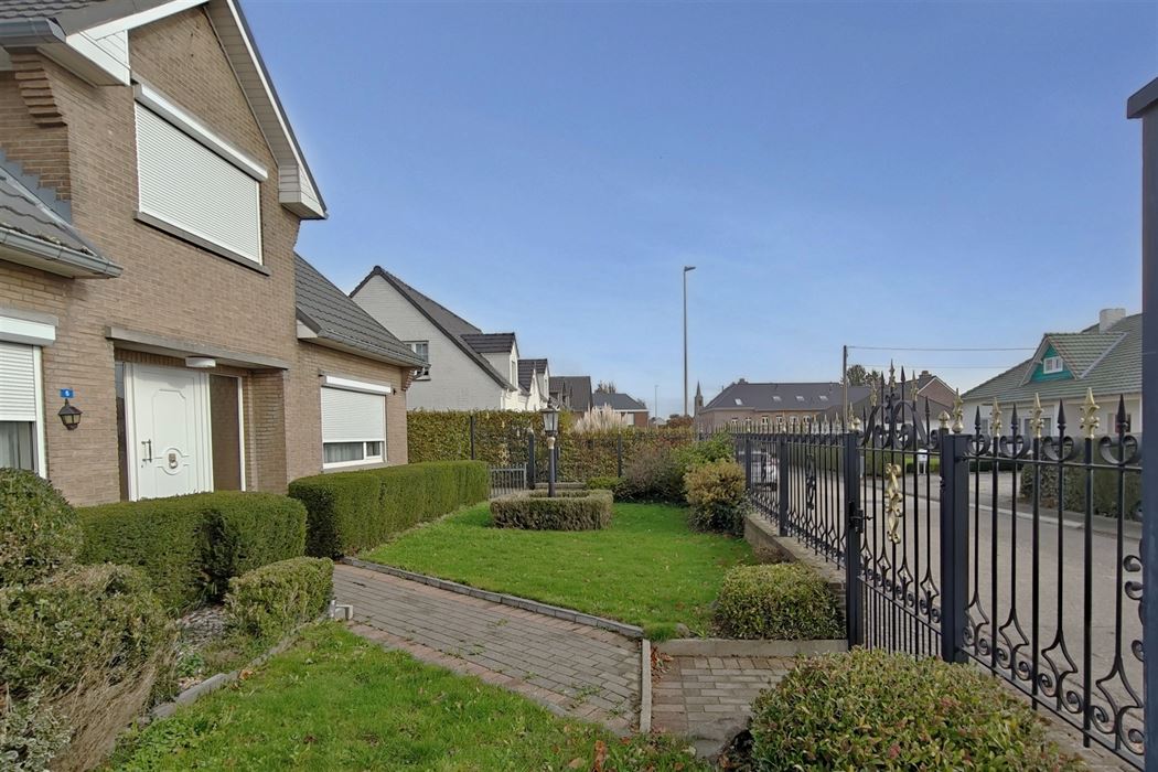 Statige woning op 9a15ca met 4 slpk. in verzorgde woonwijk te Kesselt