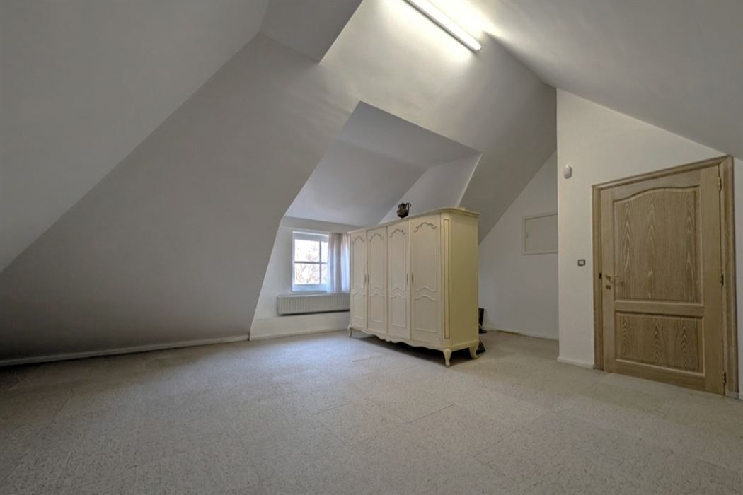 Verzorgde villa met 4 slpk. en veel privacy nabij de grens met Maastricht (NL)