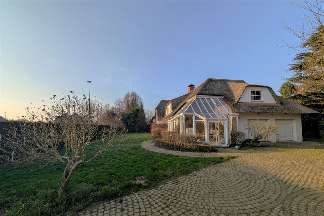 Verzorgde villa met 4 slpk. en veel privacy nabij de grens met Maastricht (NL)