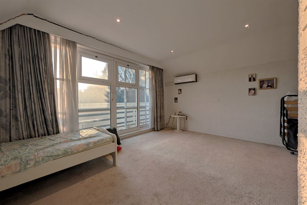 Verzorgde villa met 4 slpk. en veel privacy nabij de grens met Maastricht (NL)