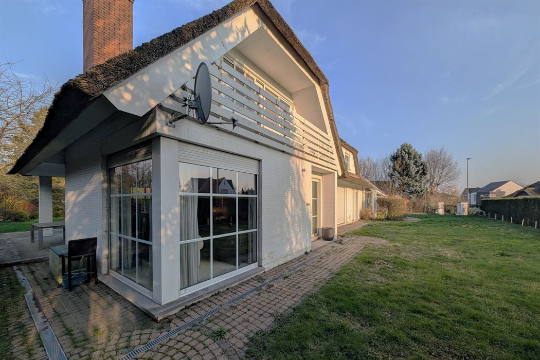 Verzorgde villa met 4 slpk. en veel privacy nabij de grens met Maastricht (NL)