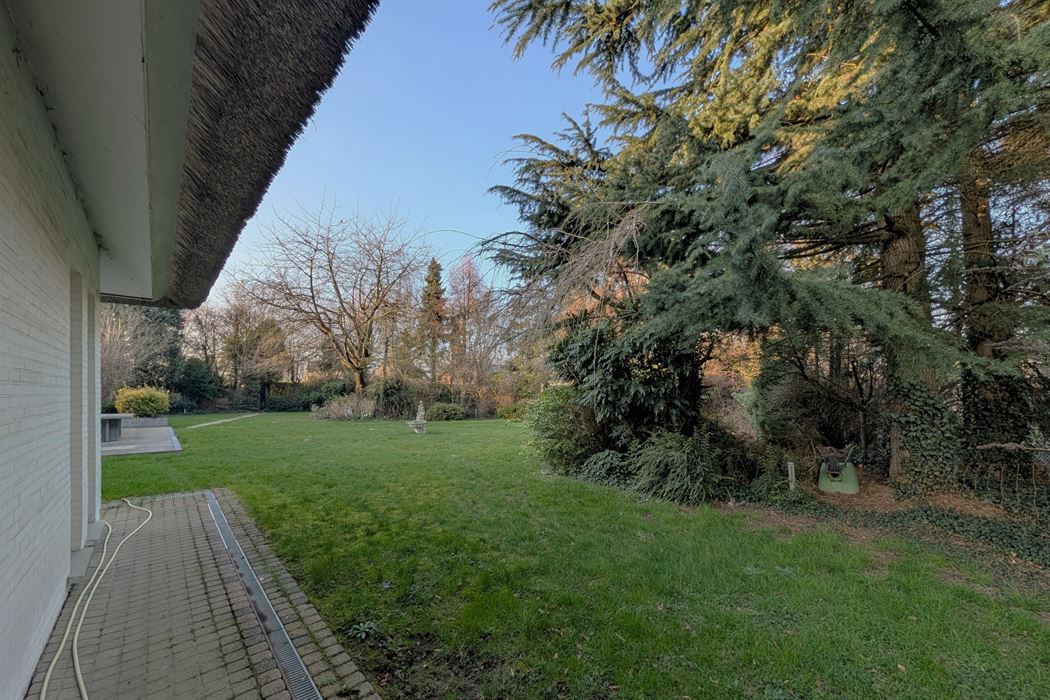Verzorgde villa met 4 slpk. en veel privacy nabij de grens met Maastricht (NL)