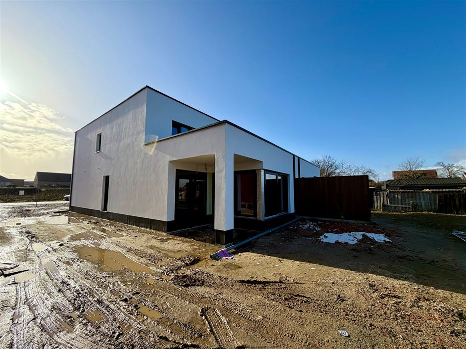 Casco nieuwbouwwoning, volledig naar eigen smaak en budget af te werken!