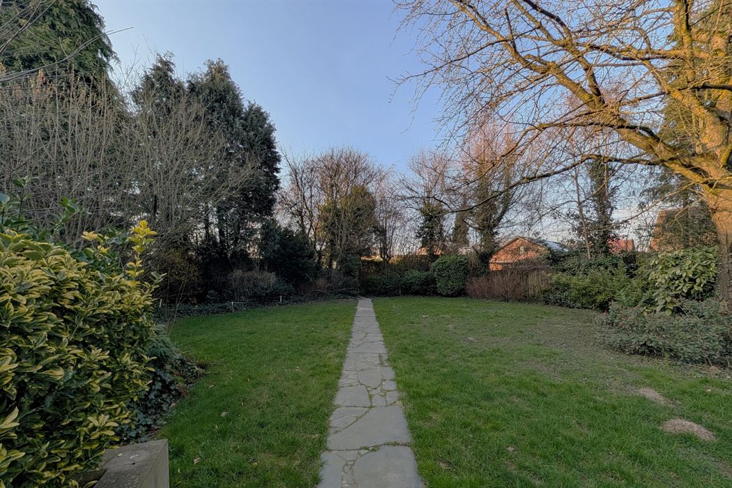 Verzorgde villa met 4 slpk. en veel privacy nabij de grens met Maastricht (NL)