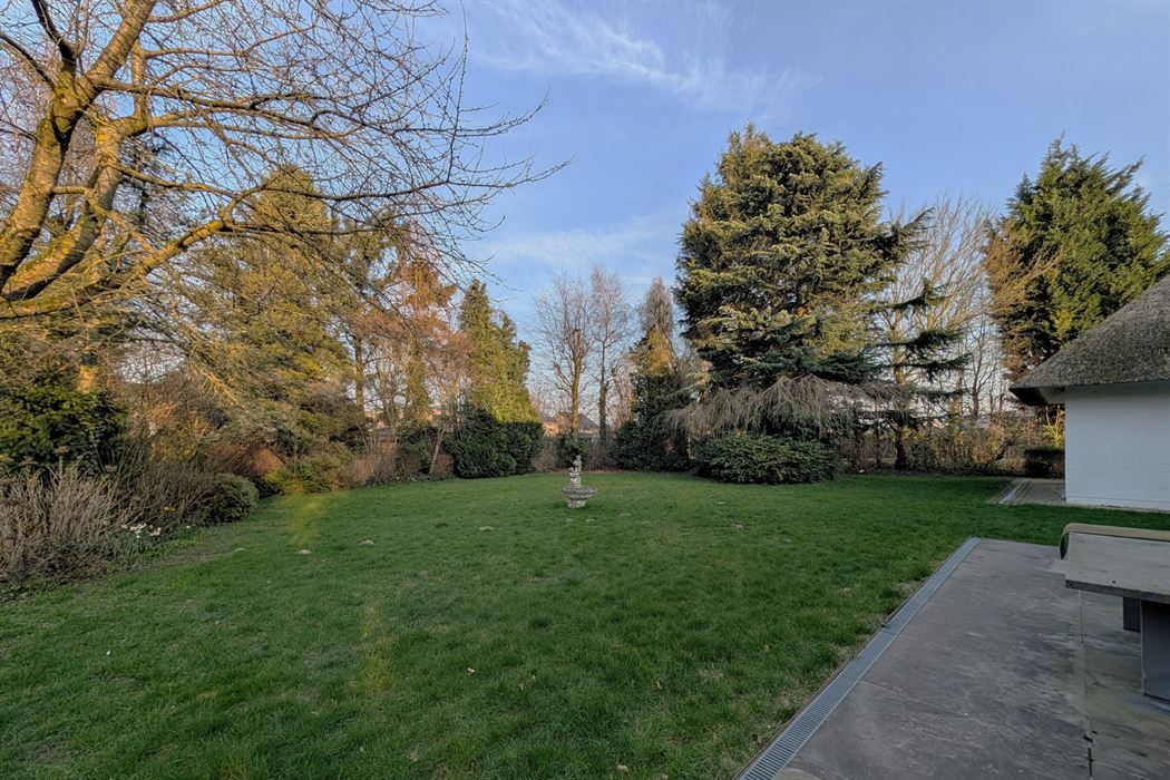Verzorgde villa met 4 slpk. en veel privacy nabij de grens met Maastricht (NL)