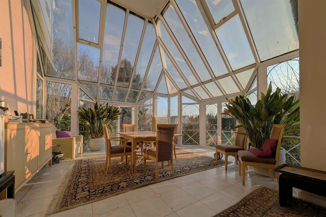 Verzorgde villa met 4 slpk. en veel privacy nabij de grens met Maastricht (NL)