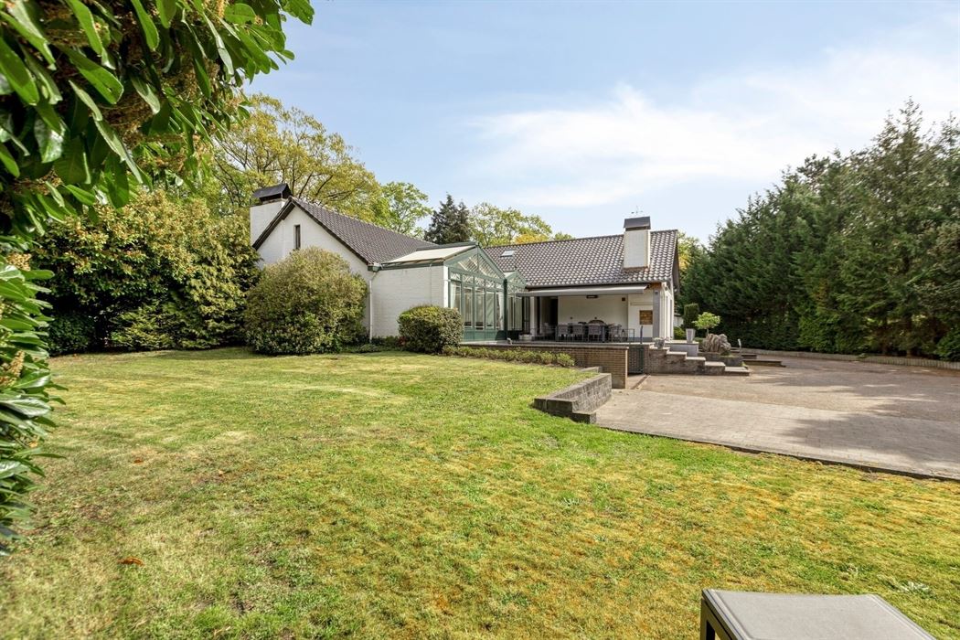 Vrijstaande villa van 306 m² op 17a95ca, gelegen vlak bij Connecterra, de toegangspoort tot het Nationaal Park Hoge Kempen, en op wandelafstand van Maasmechelen Village!