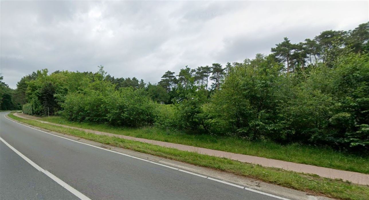 Te koop: Unieke bouwgrond van 28a22ca voor open bebouwing, straatbreedte 50m in residentiële, groene omgeving te Maasmechelen!