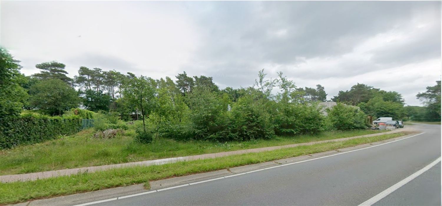 Te koop: Unieke bouwgrond van 28a22ca voor open bebouwing, straatbreedte 50m in residentiële, groene omgeving te Maasmechelen!