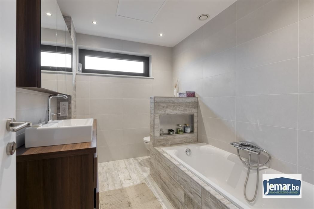 Ruime gezinswoning met 5 slaapkamers en omheinde tuin op toplocatie in Maasmechelen!