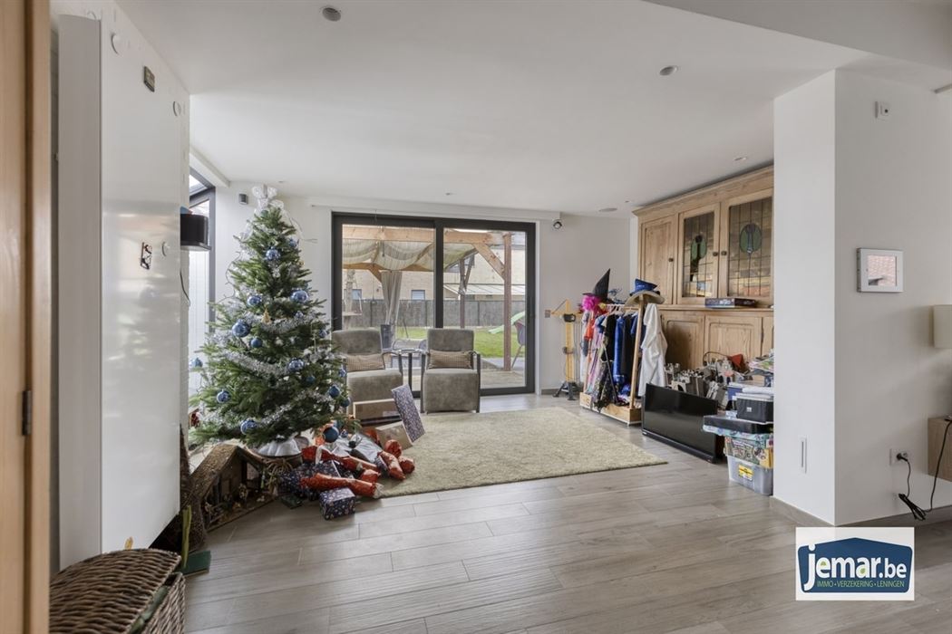 Ruime gezinswoning met 5 slaapkamers en omheinde tuin op toplocatie in Maasmechelen!