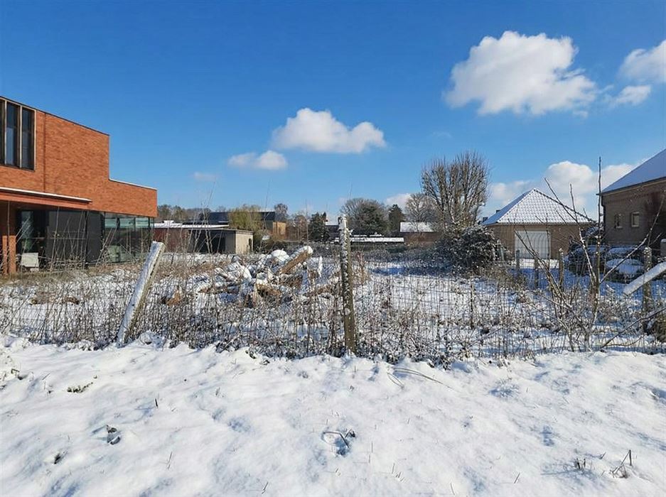 Perceel grond van 9a24ca te koop in het rustige Opgrimbie!