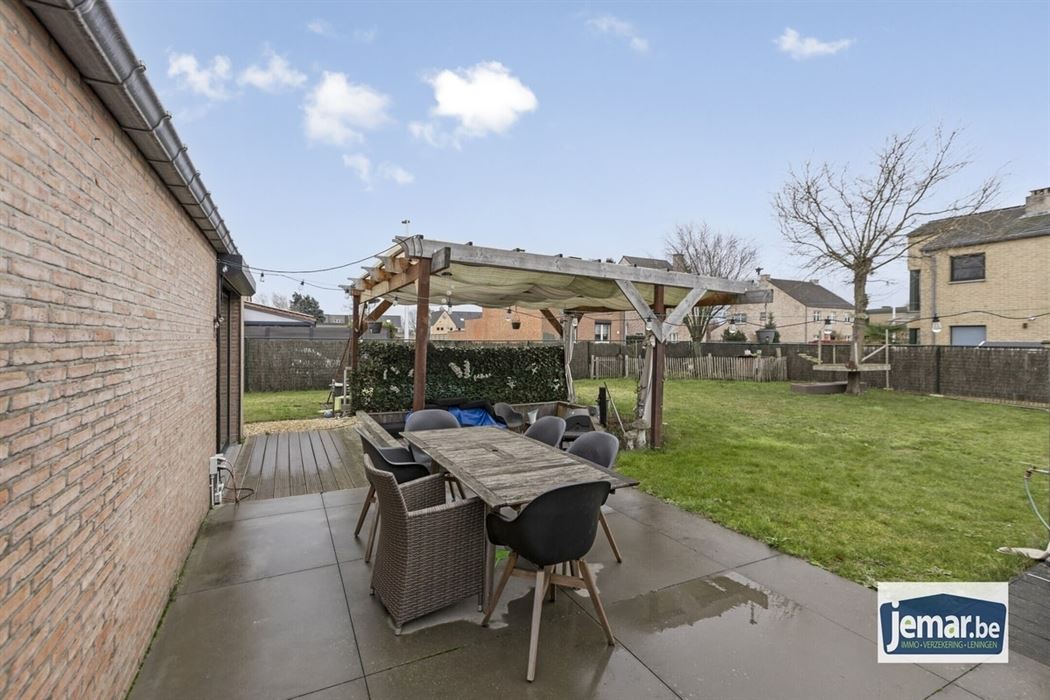 Ruime gezinswoning met 5 slaapkamers en omheinde tuin op toplocatie in Maasmechelen!