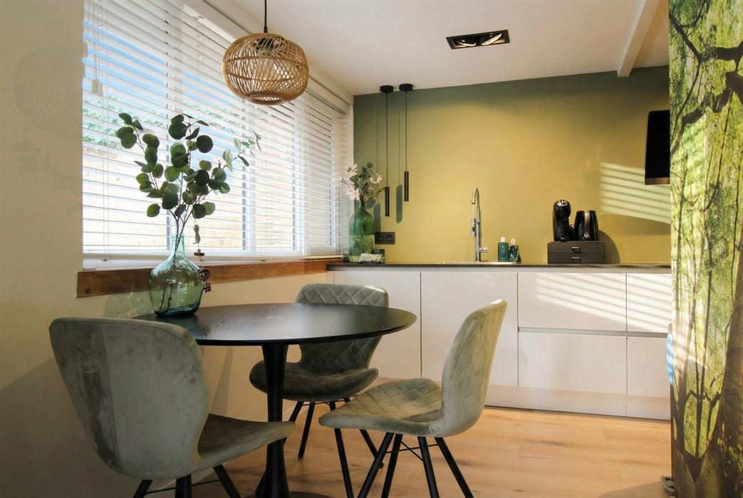 Instapklare gelijkvloerse vakantiewoning met twee slaapkamers, moderne keuken en een volledig afgesloten perceel op vakantiedomein Sonnevijver!
