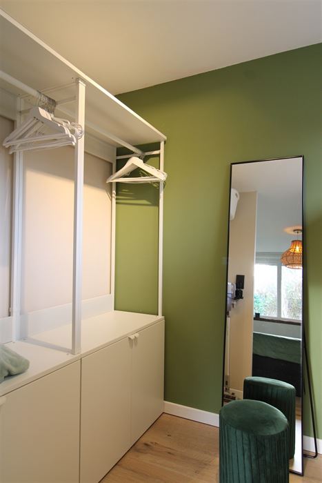 Instapklare gelijkvloerse vakantiewoning met twee slaapkamers, moderne keuken en een volledig afgesloten perceel op vakantiedomein Sonnevijver!