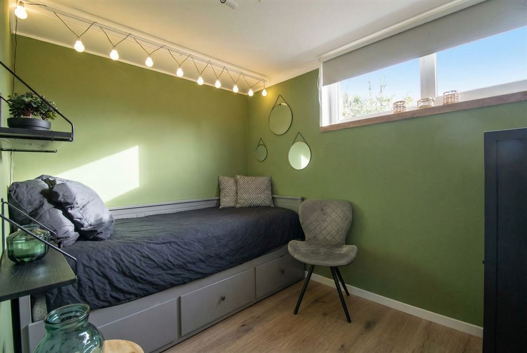 Instapklare gelijkvloerse vakantiewoning met twee slaapkamers, moderne keuken en een volledig afgesloten perceel op vakantiedomein Sonnevijver!
