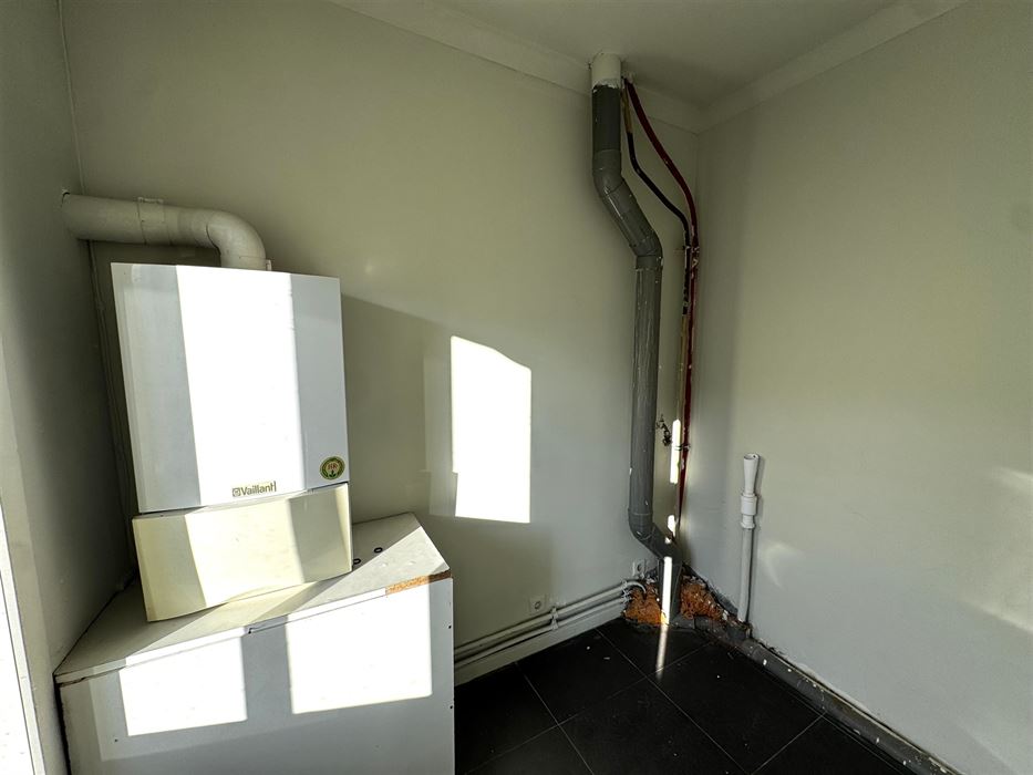 Opbrengsteigendom: handelspand met 2 appartementen