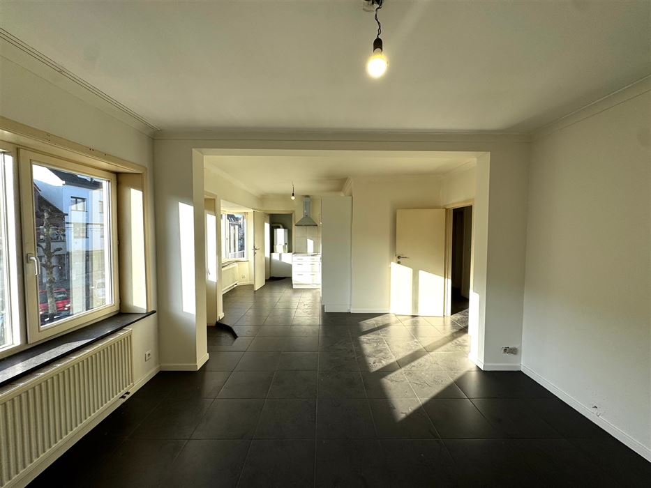 Opbrengsteigendom: handelspand met 2 appartementen