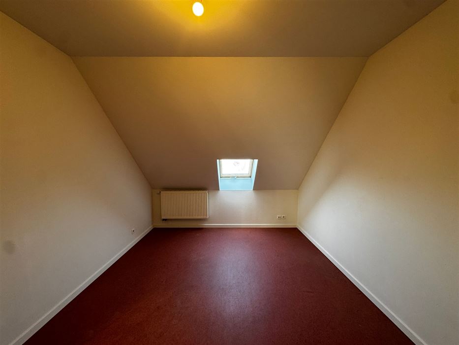 Opbrengsteigendom: handelspand met 2 appartementen