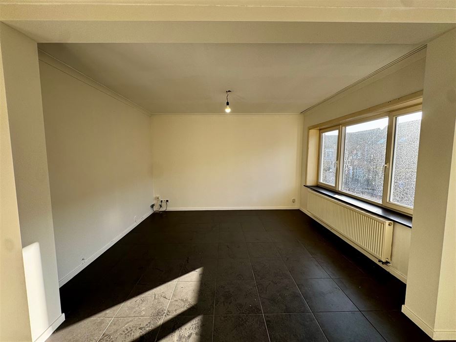 Opbrengsteigendom: handelspand met 2 appartementen
