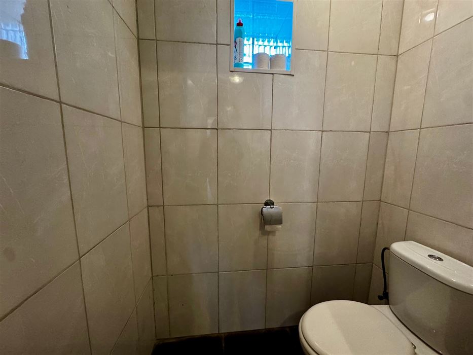 Opbrengsteigendom: handelspand met 2 appartementen