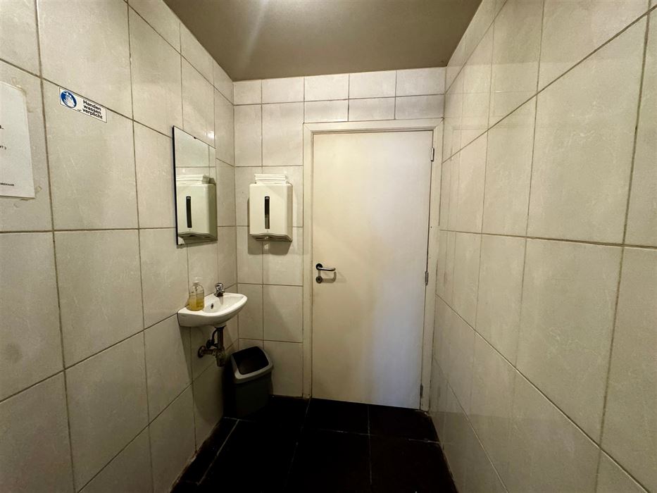 Opbrengsteigendom: handelspand met 2 appartementen