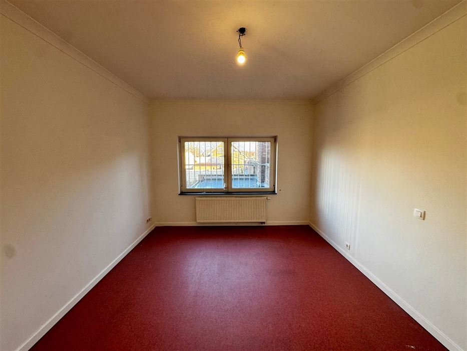 Opbrengsteigendom: handelspand met 2 appartementen