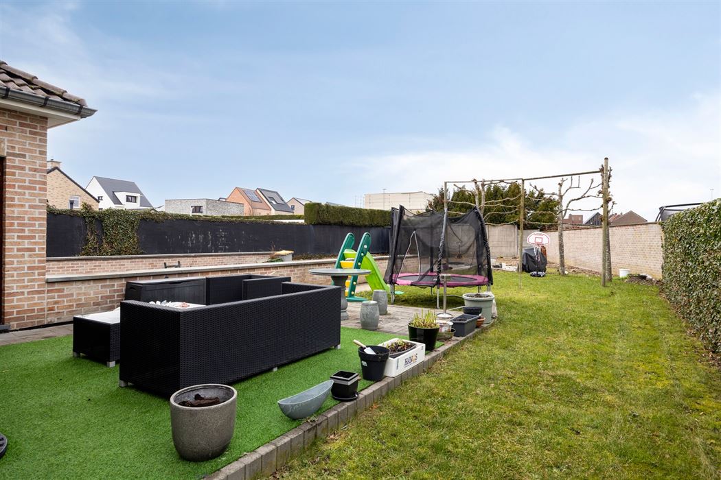 Energiezuinige en ruime villa (322m²) met 6 slaapkamers en 3 badkamers te Veldwezelt (Lanaken)