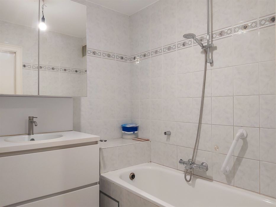 Gelijkvloers appartement met 2 slaapkamers, autostaanplaats en kelderberging in Maasmechelen!