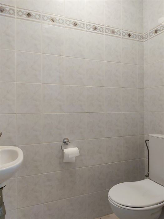Gelijkvloers appartement met 2 slaapkamers, autostaanplaats en kelderberging in Maasmechelen!